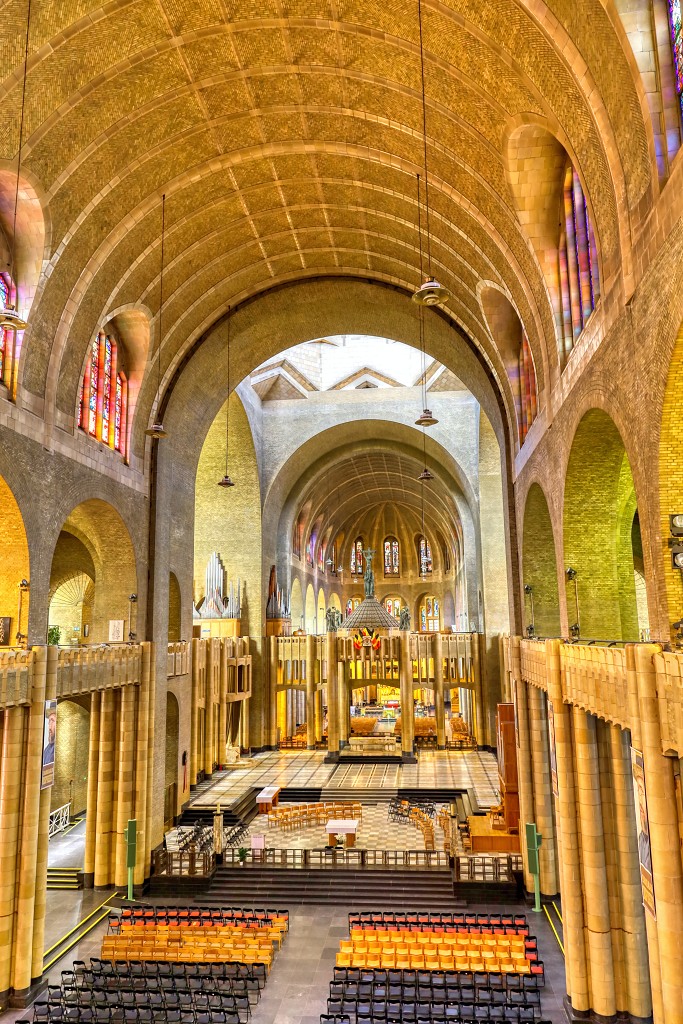 HDR Abbaye Basilique Koekelberg kerk eglise kerkfotografie religie religion bedevaart rooms katholiek kathedraal pelgrimage cathedrale klooster basiliek